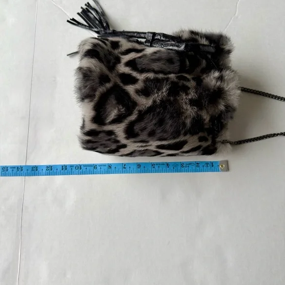 NWT Jocelyn Rabbit Fur Crossbody Bucket Bag / Purse in Animal Print - Picture 8 of 8